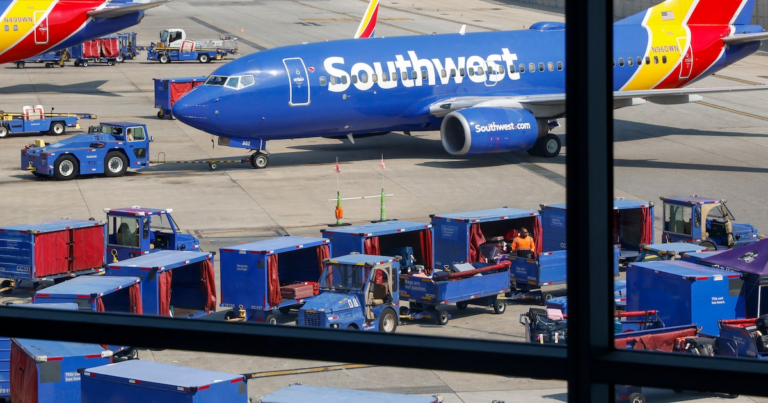 Government sues Southwest Airlines, Frontier for delayed flights