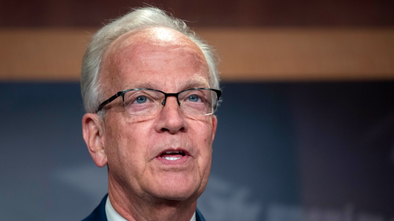 Senators to question top Army official on National Airport crash