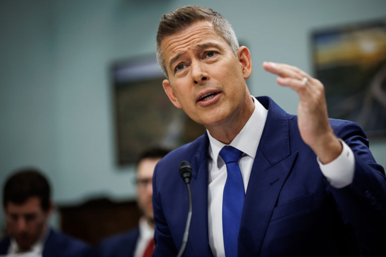 U.S. Transportation Secretary: Air Travel Crisis at Newark Was Unacceptable