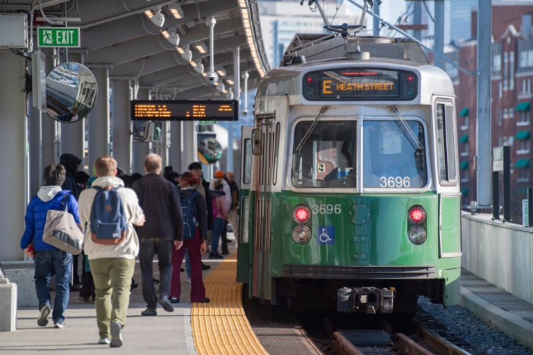 Citing Bay State results, lawmakers push for nationwide fare-free transit
