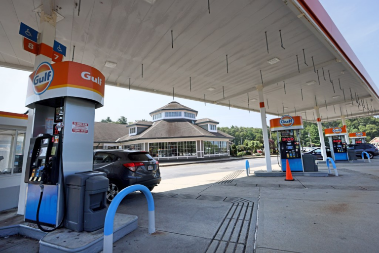 Calls for transportation secretary to resign come after service plaza bid fails