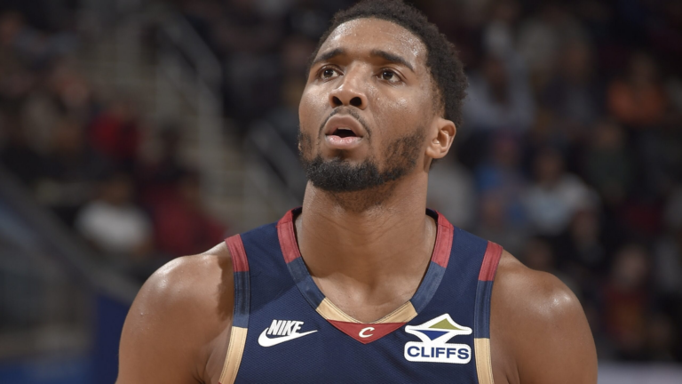 A Mitchell-Murray duel leads a 10-game night in the NBA