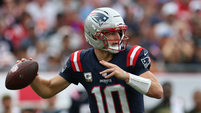 Live updates: Patriots host Dolphins with playoff seed still at stake