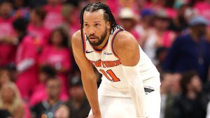 Brunson lifts Knicks late to defeat Spurs in Game 1